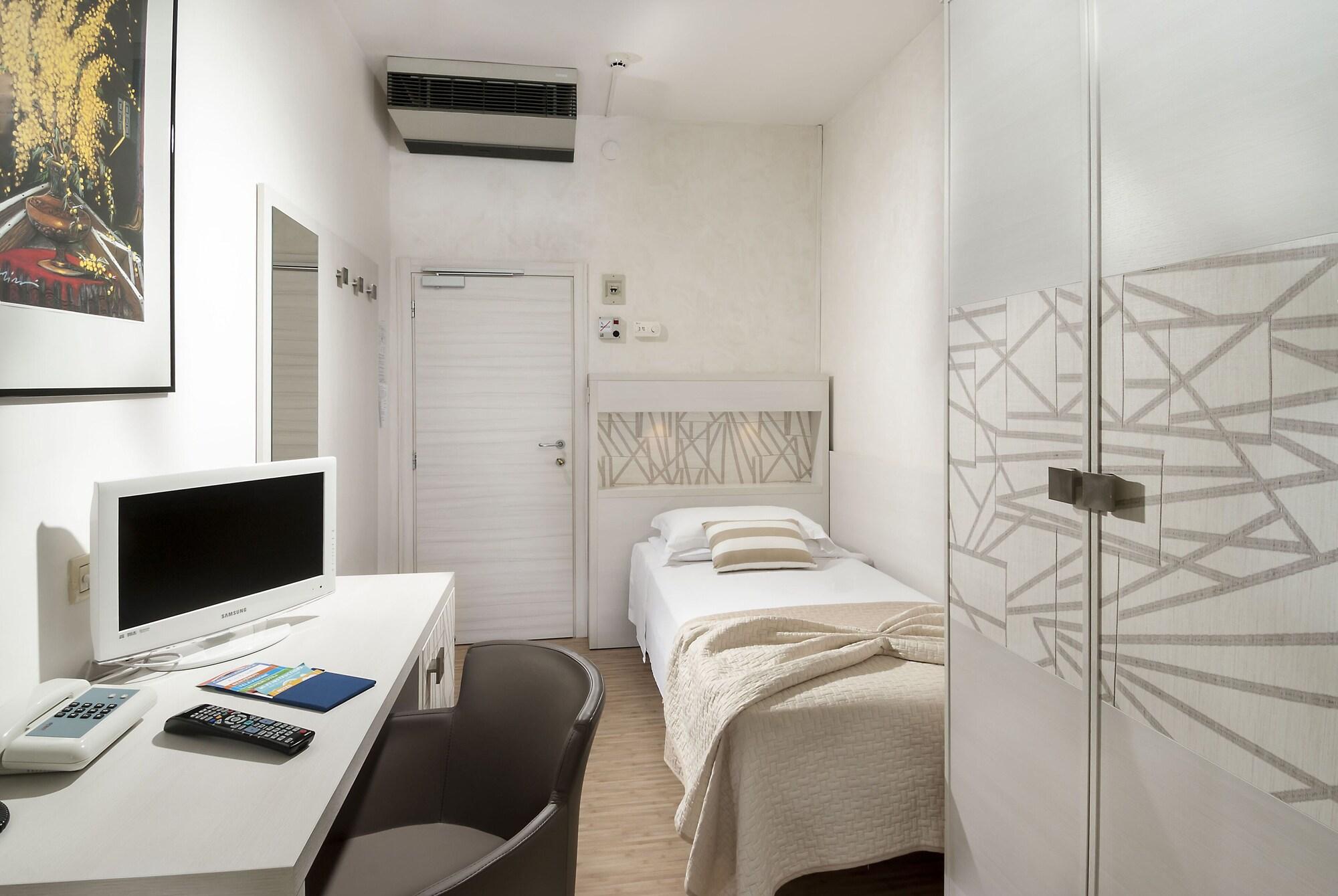 Hotel Losanna غابيتّشي ماري المظهر الخارجي الصورة