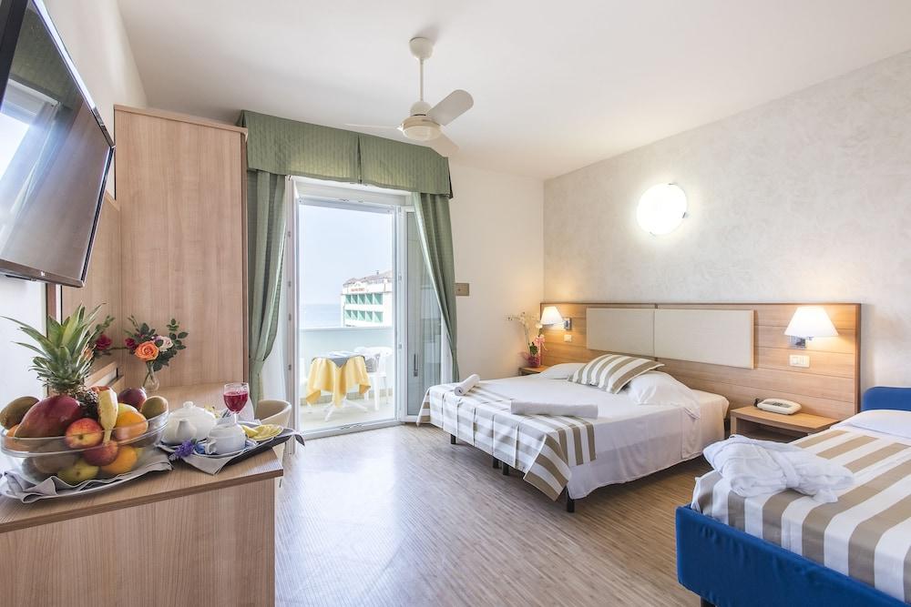 Hotel Losanna غابيتّشي ماري المظهر الخارجي الصورة